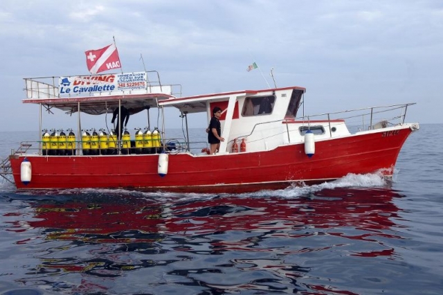  El bote para bucear 
